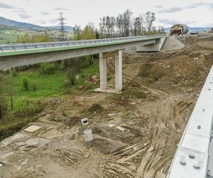 Postęp prac drpogowych na budowie obejścia Węgierskiej Górki