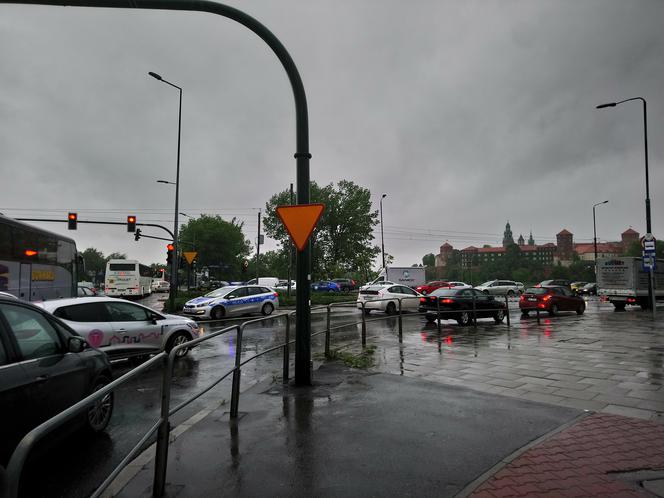 Kraków znów sparaliżowany: zalane ulice i armagedon na drogach