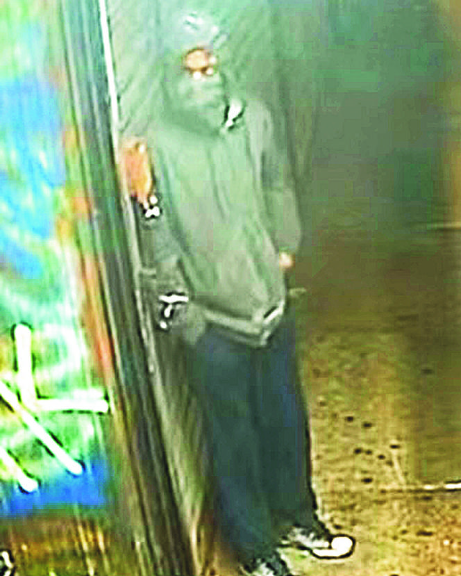 Szalał na Queensie z myśliwskim nożem