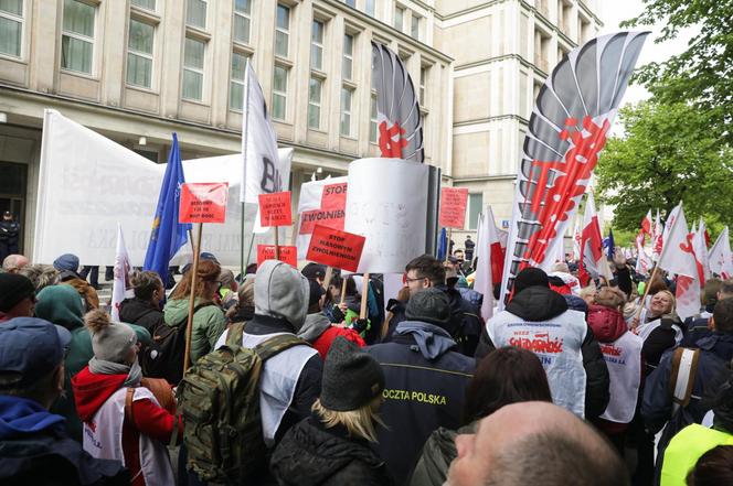 Protest pracowników Poczty Polskiej w Warszawie