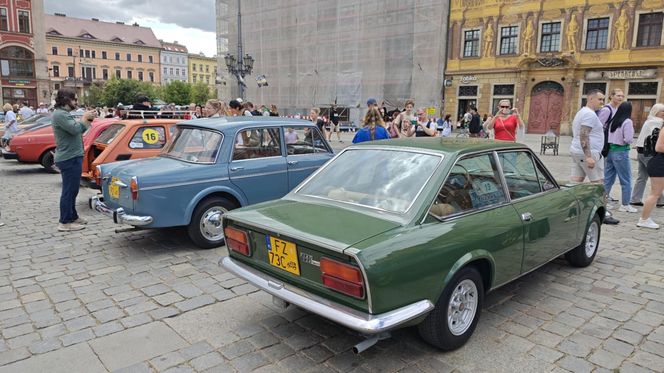 Parada zabytkowych samochodów