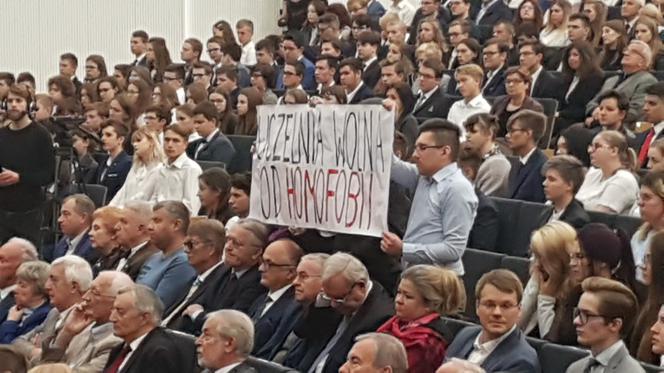 Protest podczas inauguracji UMK w Toruniu! Uczelnia wolna od homofobii [ZDJĘCIA]
