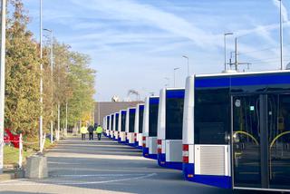 Prezentacja autobusów odbyła się w środę na parkingu pomiędzy Centrum Handlowym Rivera a Gdynia Areną.