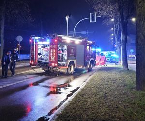 Kierowca wjechał w słup, pasażerka nie żyje. 37-latek nie powinien wsiadać za kółko