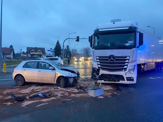 Wypadek na skrzyżowaniu ulic Nowodąbrowska – Błonie – Spokojna w Tarnowie