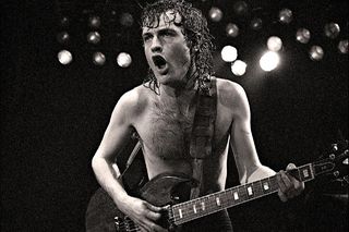 Prawdziwa gratka dla wielbicieli AC/DC! W sieci dostępny jest darmowy dokument o wczesnych latach zespołu