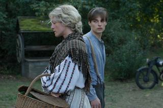 Dom pod Dwoma Orłami odc. 8. Zbyszek Szablewski (Eryk Lenartowicz), Aksinia (Daria Polunina)