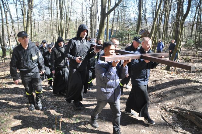 Droga Krzyżowa z Nowej Słupi na Święty Krzyż