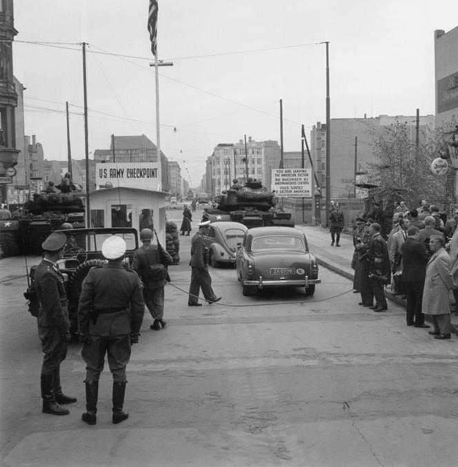 Checkpoint Charlie - historyczne przejście graniczne 