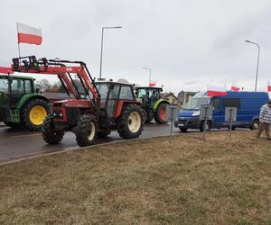 Trwa protest rolników w woj. lubelskim. Blokady są w wielu miejscach w regionie [DUŻO ZDJĘĆ]