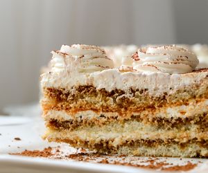 Ciasto Hrabina - przepis na eleganckie i przepyszne ciasto z masą brzoskwiniową