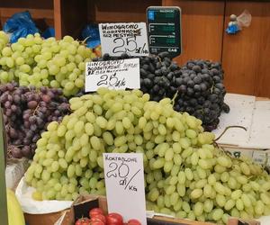 Winogrona na łódzkich targowiskach i w marketach. Sprawdź, ile kosztują [ZDJĘCIA]