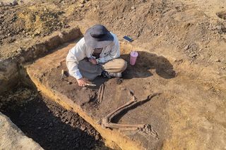 Niesamowite odkrycie na budowie S8 pod Wrocławiem! Ziemia ukrywała skarby sprzed tysięcy lat.