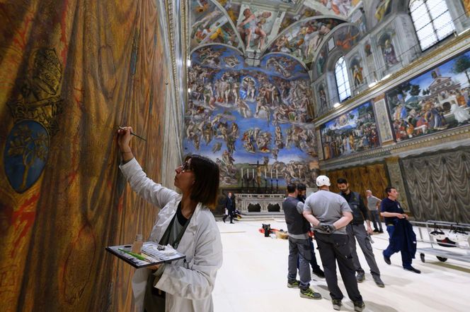 Przygotowania do konklawe 2025 w Kaplicy Sykstyńskiej