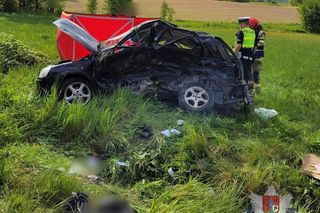 Śmiertelny wypadek pod Morągiem. BMW zmiażdżyło Opla!