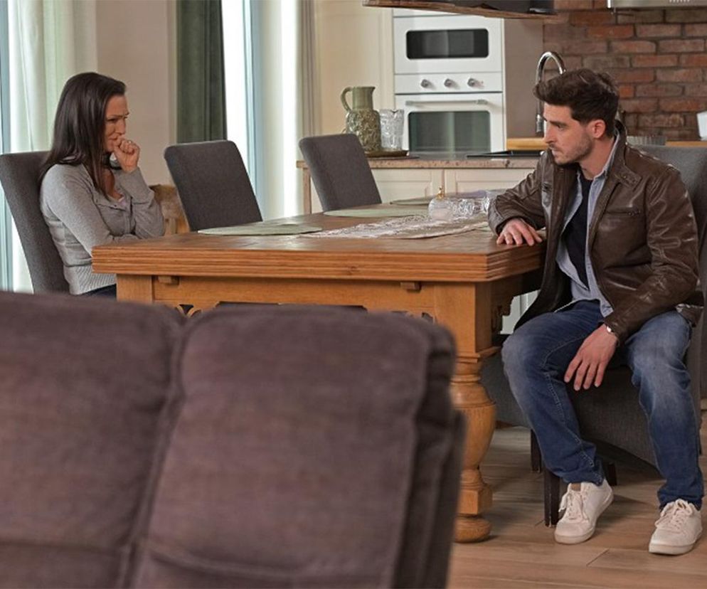 Pierwsza miłość, odcinek 4037: Kacper (Damian Kulec), Izabela (Olga Bończyk)