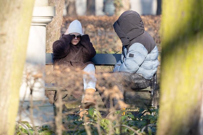 Agnieszka Kaczorowska i Marcin Rogacewicz  na spacerze