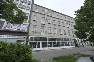 „To co robi miasto, to skandal”. Warszawa sprzedaje zabytkową kamienicę w centrum za grube miliony