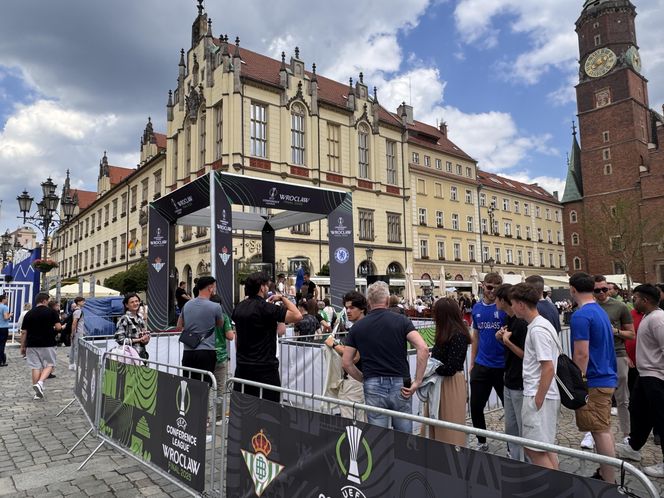 Wrocław żyje finałem Ligi Konferencji Europy. Kibice Betisu i Chelsea już w strefach kibica!