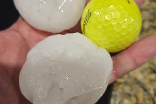 Lód jak piłki golfowe