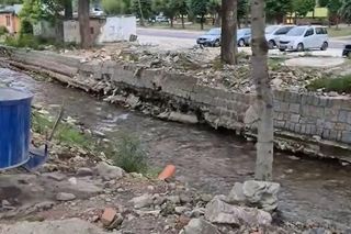 Tak wygląda potok Morawka w Stroniu Śląskim. Mieszkańcy: Nic tu nie jest zabezpieczone 