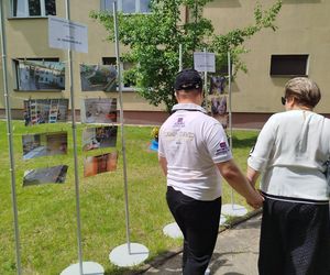 Przez lata ŚDS w Siedlcach działał w dwóch lokalizacjach, teraz już oficjalnie funkcjonuje w jednym miejscu, w budynkach dostosowanych do potrzeb osób z niepełnosprawnościami. 