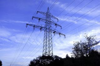 Mężczyzna wszedł na słup energetyczny. Zginął na miejscu