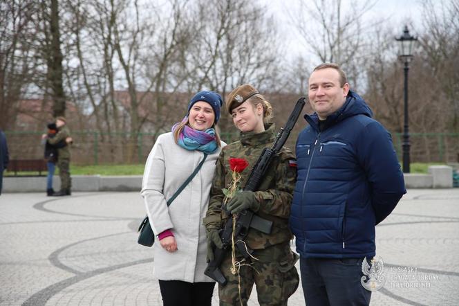 Śląskie: Terytorialsi złożyli w niedzielę przysięgę. Czeka ich trzy lata szkoleń