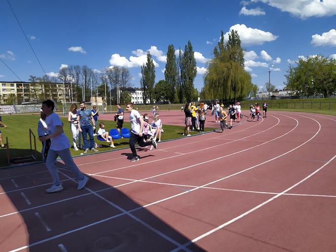 Zobacz uczestników maratonu charytatywnego zorganizowanego przez siedlecką Siedemnastkę