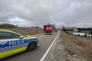   Jeziorki. Auto stanęło w płomieniach. Kierowca uciekł w ostatniej chwili