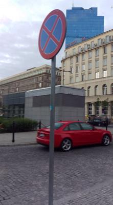 ADAM SZEJNFELD ŹLE PARKUJE