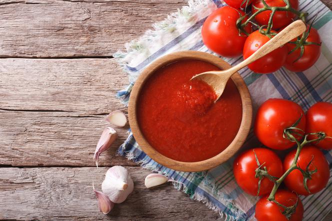 Przecier pomidorowy: baza do zup i sosów