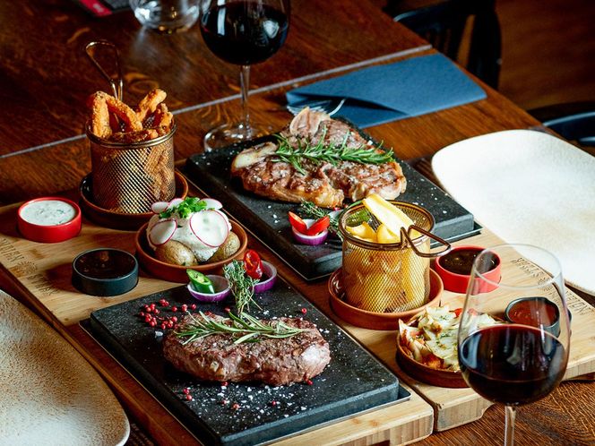 Indian Steak w Poznaniu – wyjątkowa restauracja w City Park, idealna na spotkania z przyjaciółmi