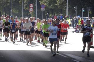 Polacy lubią biegać - na zdjęciu Maraton Warszawski 2015