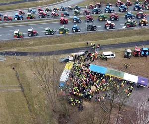 Protest rolników 20 lutego w okolicach Kraśnika. Tak blokują S19