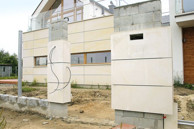 Trzeba pamiętać o ułożeniu wszystkich przewodów elektrycznych. Tylko czy inwestor ma pewność, że to już wszystkie