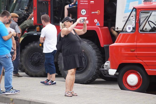 Niesamowite auta zaparkowały w Bydgoszczy! Zobacz zabytkowe STARy [ZDJĘCIA]