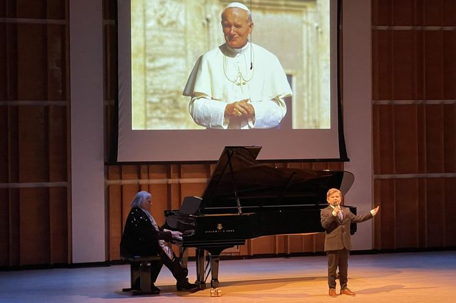 Muzyką i filmem oddali hołd Janowi Pawłowi II. Zachwycająca gala w Nowym Jorku