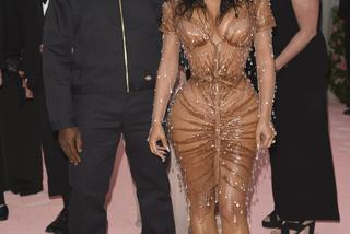 Kardashianka wycięła żebra by być jeszcze piękniejszą