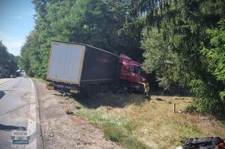 Dramat na drodze. 5 osób rannych pod Przysuchą. Tir roztrzaskał się z osobówką