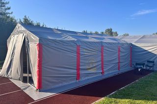 Szpital polowy w Stroniu Śląskim urządzony przez krakowskich strażaków