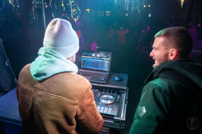 Zabawę w Łukowie poprowadzili lokalni DJ-e: Kowal i Smyku tworzący formację „House All The Time”