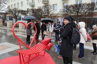 Walentynkowa rzeźba na Placu Artystów w Kielcach