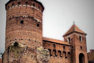 To jeden z najpiękniejszych zabytków Mazur. Legendy mówią, że tam straszy
