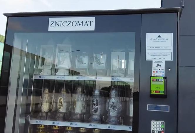 Zniczomat stanął przy cmentarzu farnym. Tu kupisz znicze o każdej porze dnia i noc