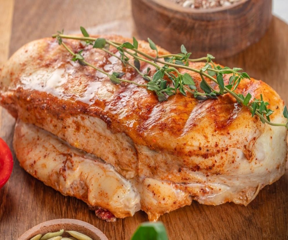 Filet z indyka na obiad. Z tego przepisu wyjdzie soczysty i aromatyczny