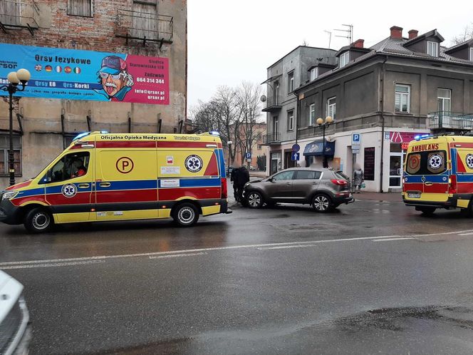 Stłuczka i potrącenie pieszego w centrum Siedlec