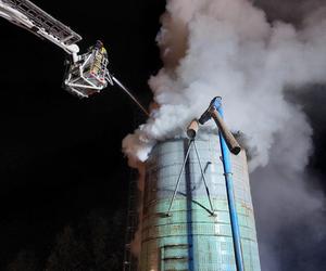 Lubelskie: Nocny pożar kukurydzy. 20 ton ziaren stanęło w ogniu!