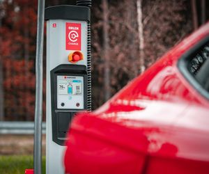 Pierwszy hub szybkiego ładowania elektryków już otwarty. Powstał w woj. warmińsko-mazurskim