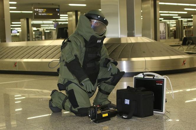 Pilnuj bagaży na lotnisku. Przypomina straż graniczna 